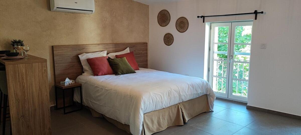 Sous Les Platanes Aparthotel Velaux Δωμάτιο φωτογραφία