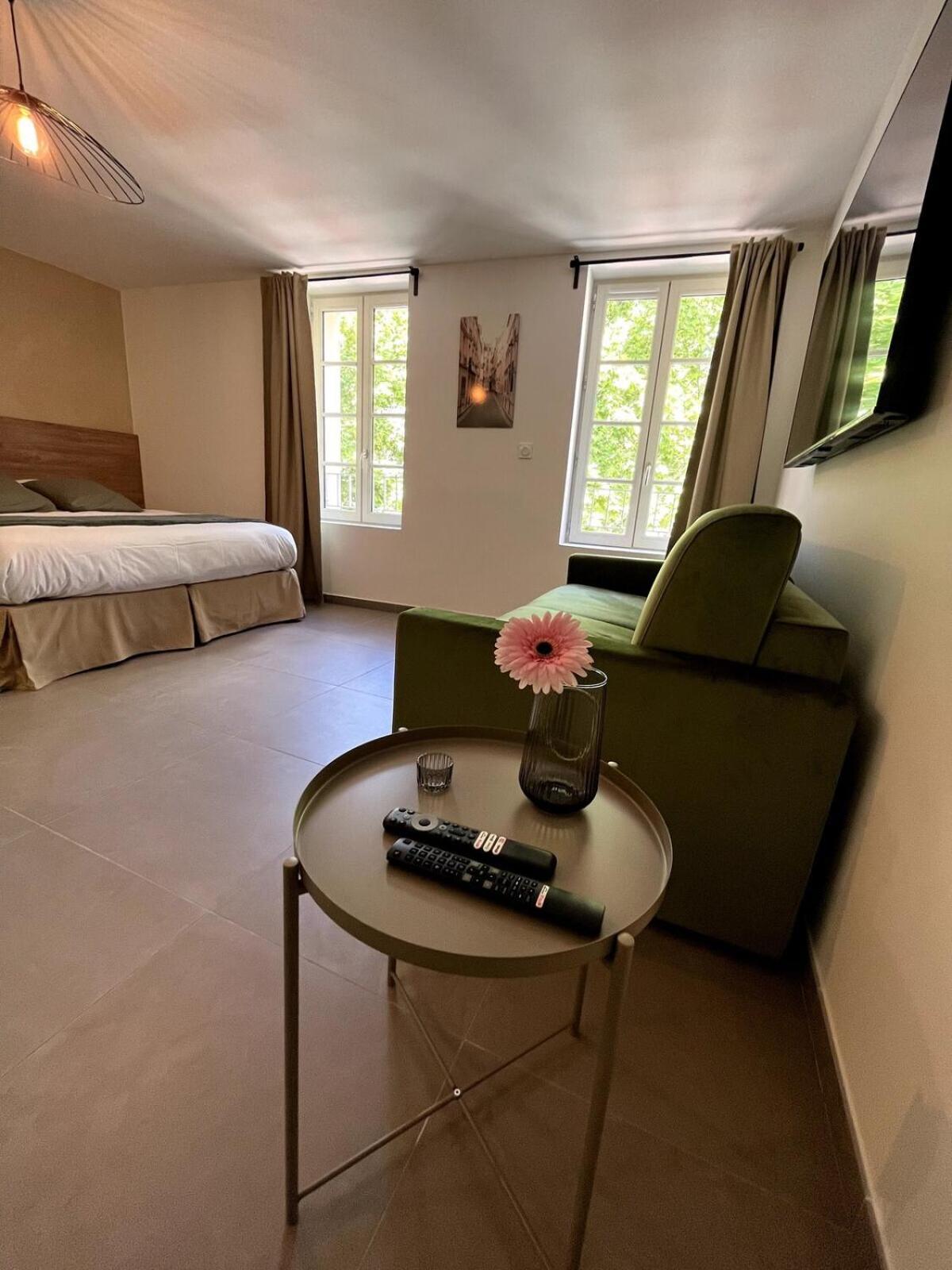 Sous Les Platanes Aparthotel Velaux Δωμάτιο φωτογραφία