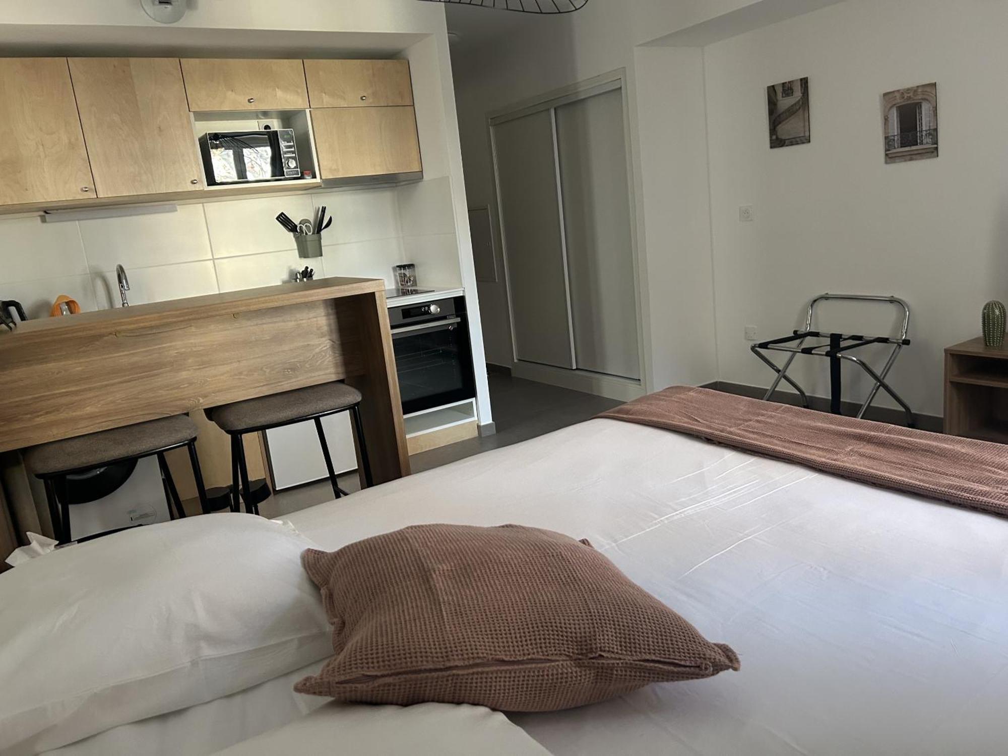 Sous Les Platanes Aparthotel Velaux Δωμάτιο φωτογραφία